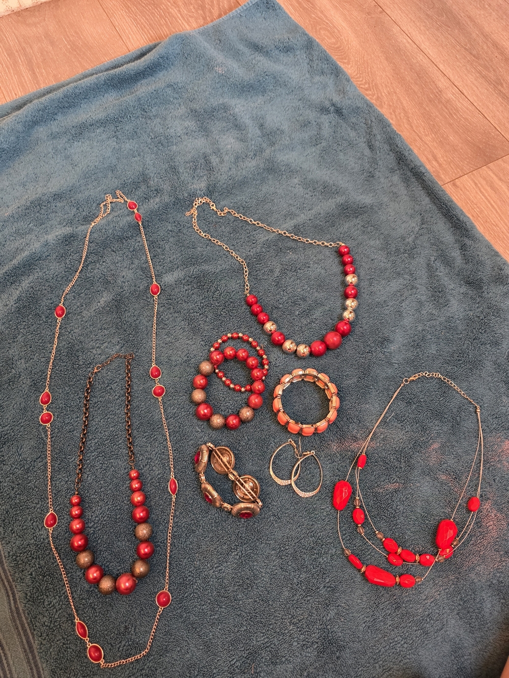 Red Beaded Women’s Jewelry Set - Necklace, Bracelets & Earrings